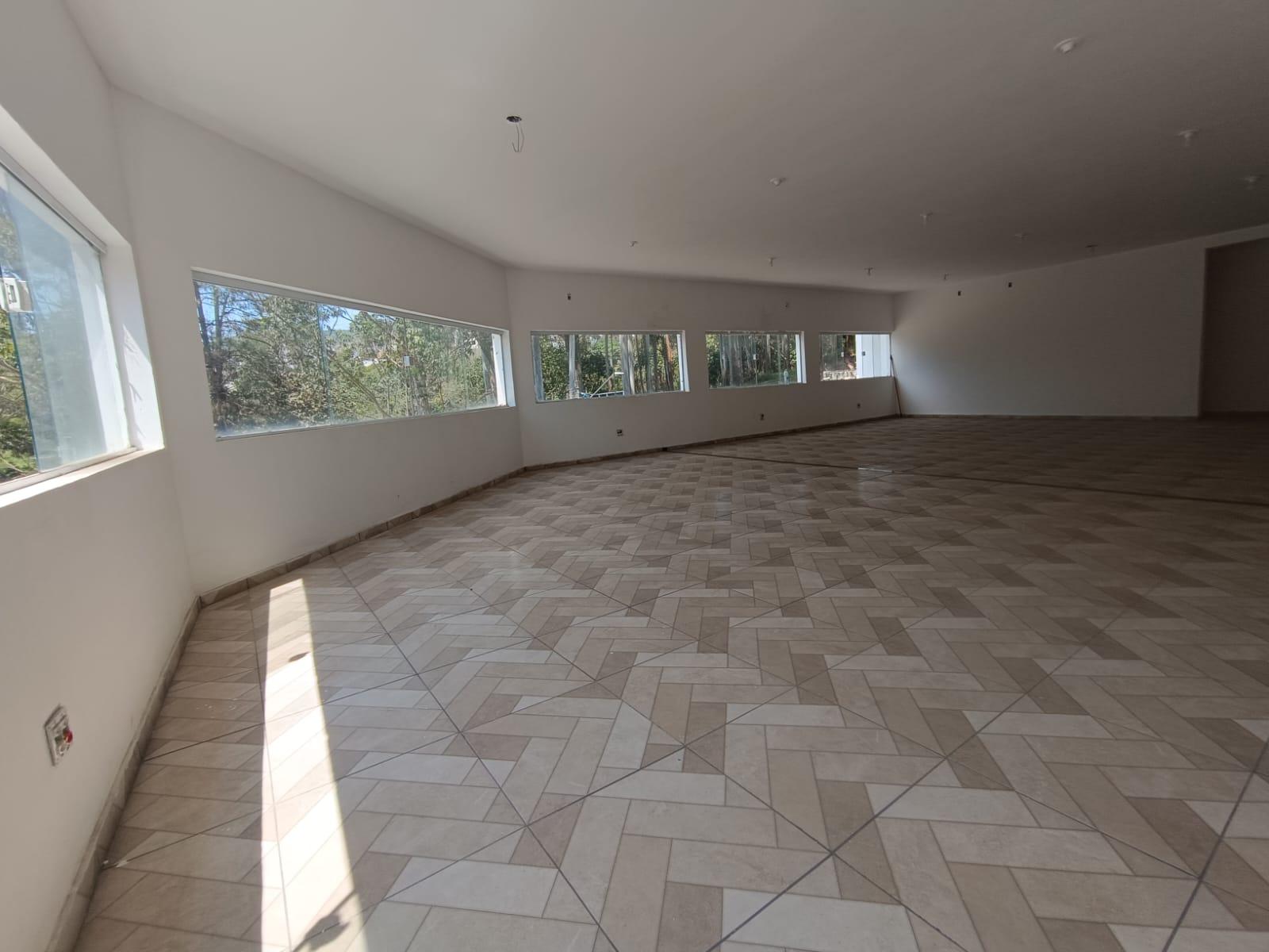 Sala Comercial para Alugar em Laranjeiras, Caieiras - 150m², 2 Banheiros, Cobertura Total